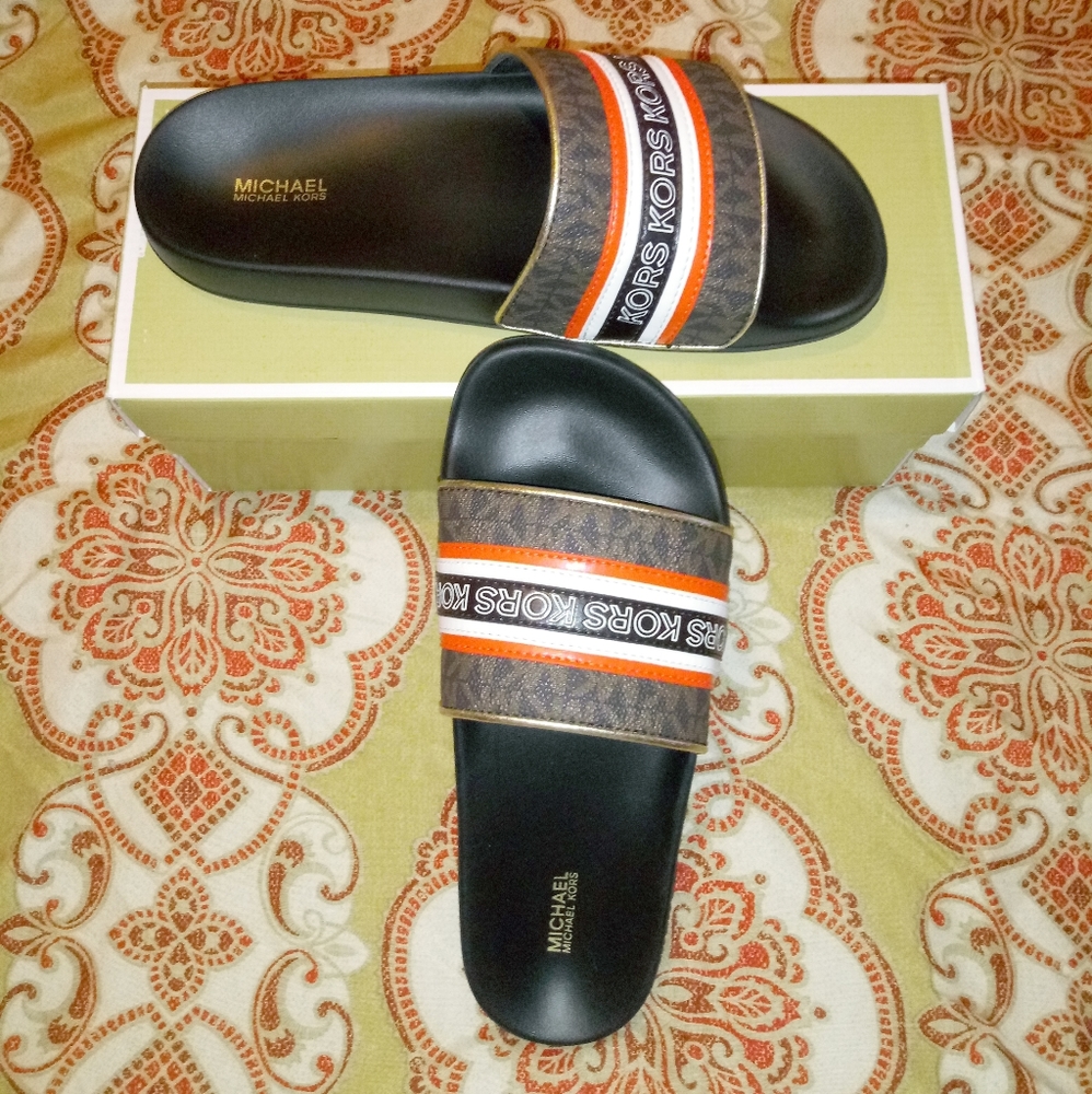 Michael Kors Gilmore Slides - Picture 8 of 10